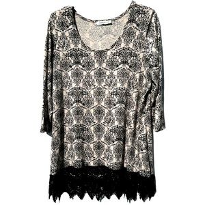 ROSE and OLIVE tunic size medium black and white.